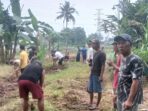 Tanpa Bantuan, Puluhan Warga Inisiatif Buka Akses Jalan Baru
