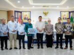 Disaksikan Gubernur Sumatera Utara, Wagub Serahkan Bantuan Kemanusiaan Pemprov Lampung kepada Wabup Tapanuli Selatan