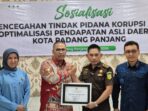 Walikota Padang Panjang Beri Apresiasi dan Penghargaan Ke Kejari Padang Panjang
