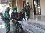 Pembersihan Masjid hingga Pembagian Masker, Babinsa Kodim 0410/KBL Bergerak Cepat Hadapi Dampak Abu Vulkanik
