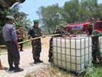 Koptu Ridwan dan Tim Kodim 0410/KBL Salurkan Air Bersih Kepada Masyarakat