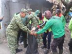 Peringati HUT TNI, Jajaran Kodim 0410/KBL Laksanakan Kegiatan Karya Bakti Pembersihan Pasar Tamin